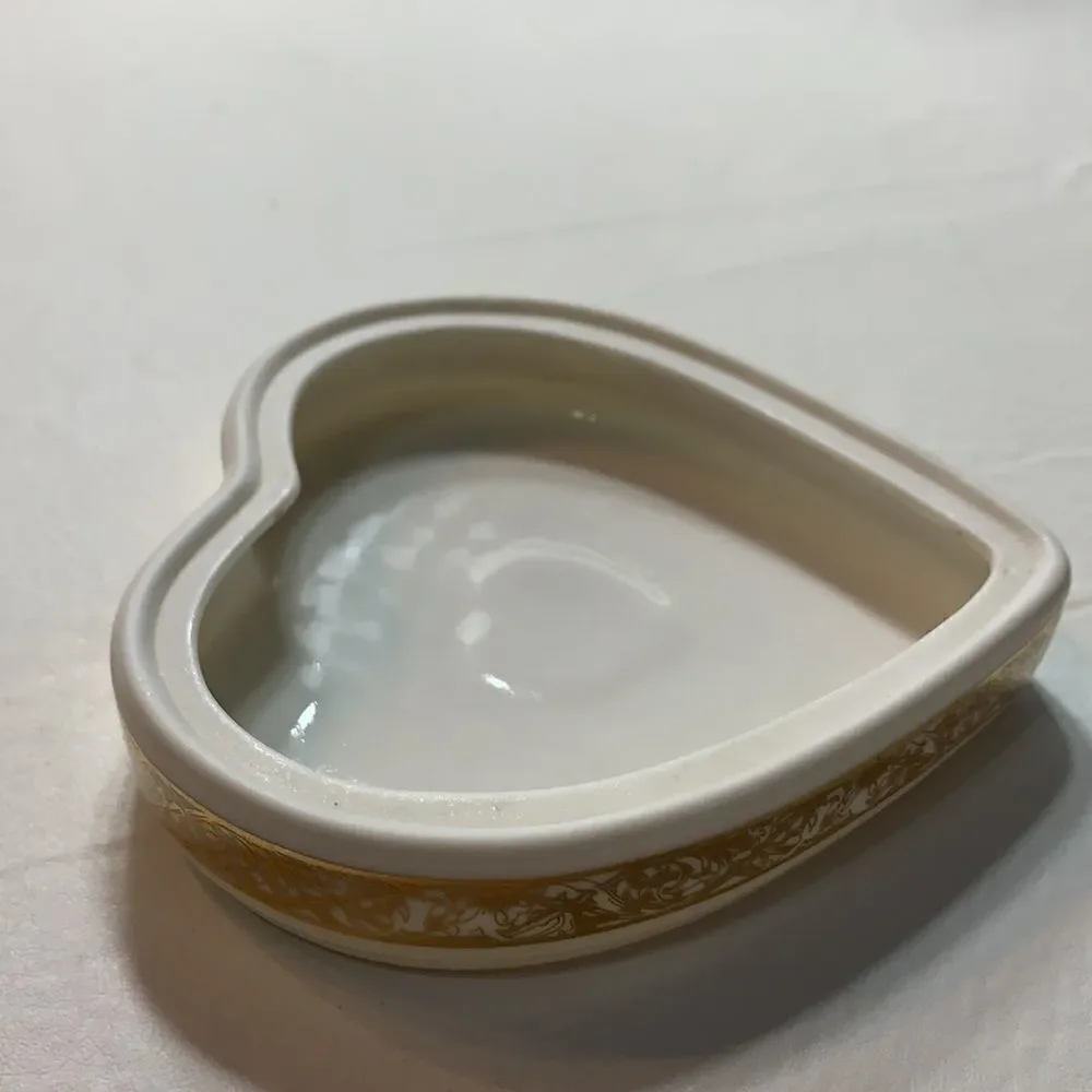 LOVE Papel Freelance Made Thailand Fine Bone China Heart Shaped Gold Trimmed